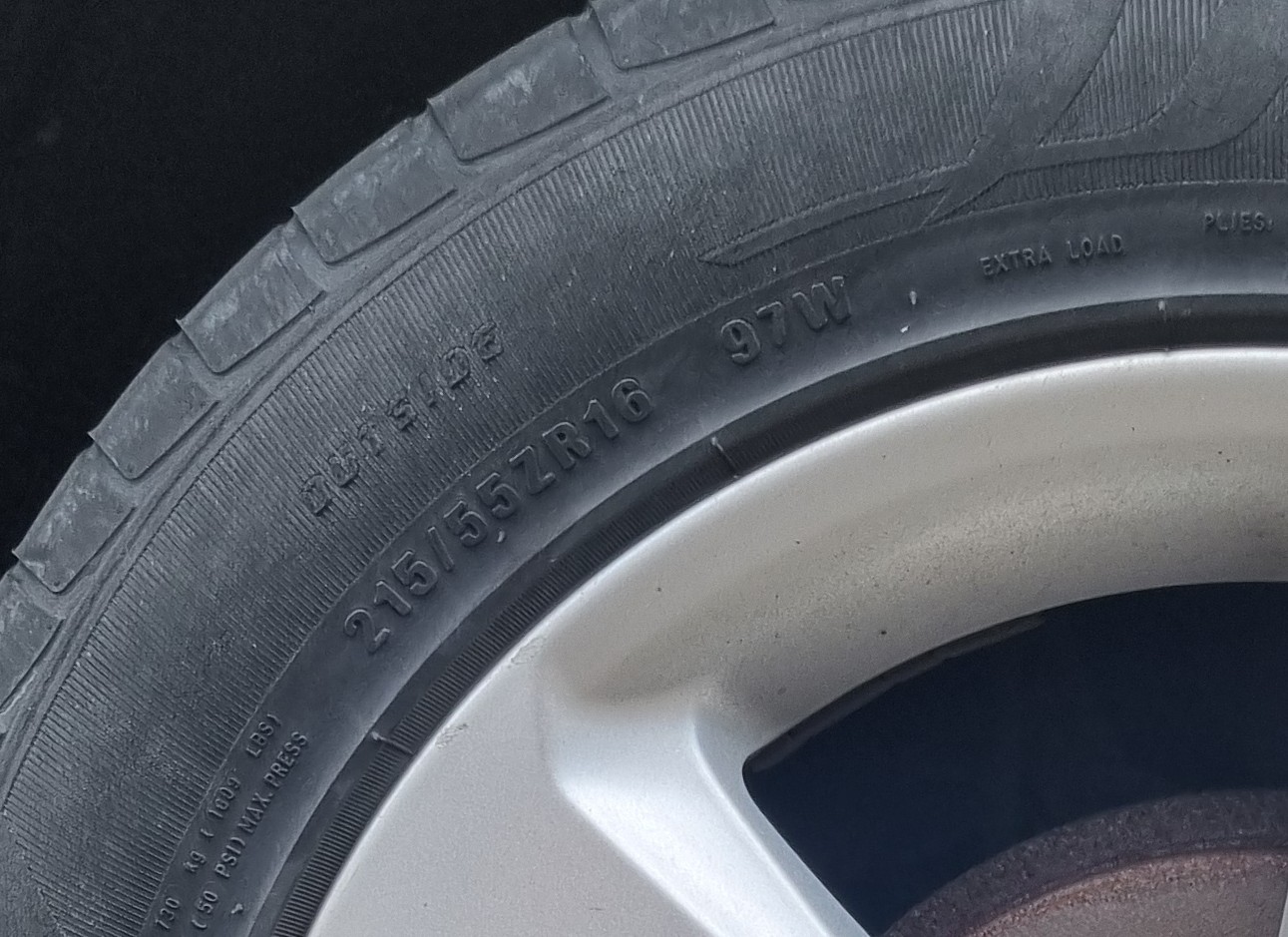 Tyre sidewall showing tyre size